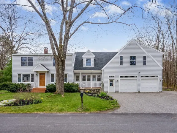 8 Raymond Road, Falmouth, ME 04105