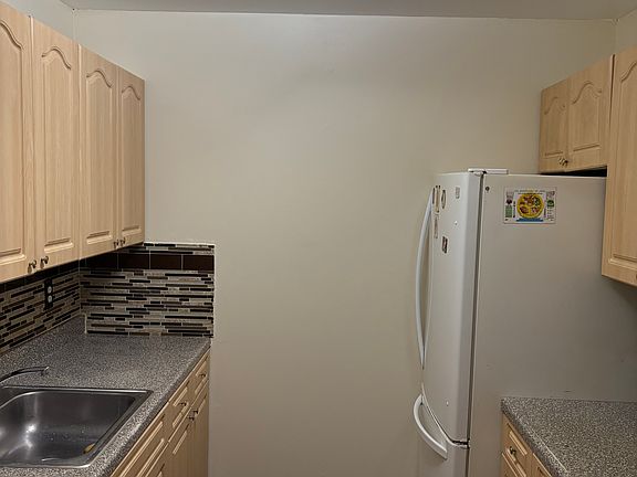 4th image of 169 Brook Ave Floor 1