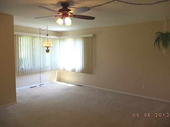 Spacious living/dining area