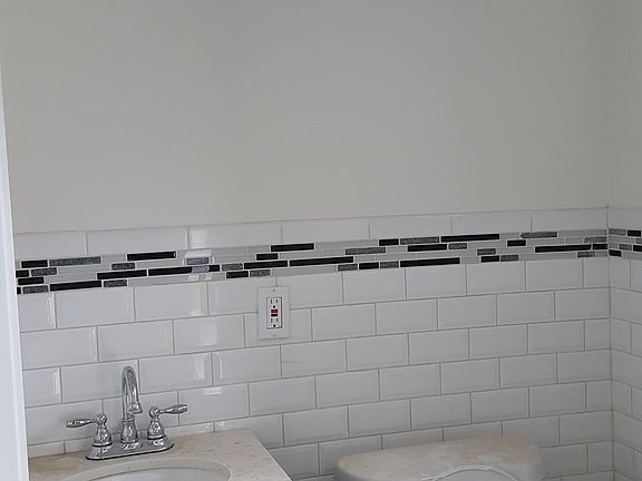 3rd image of 2052 Pacific Street