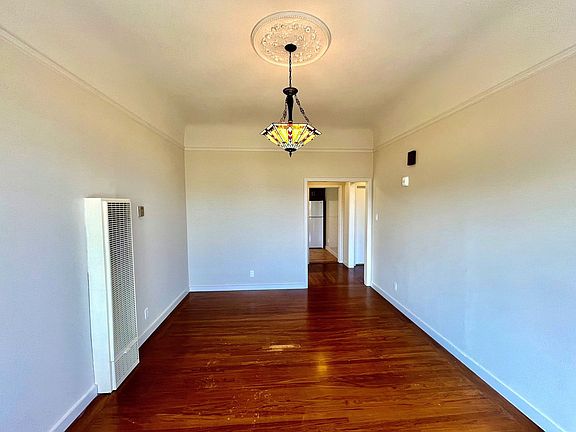 2nd image of 2476 Bush St #2