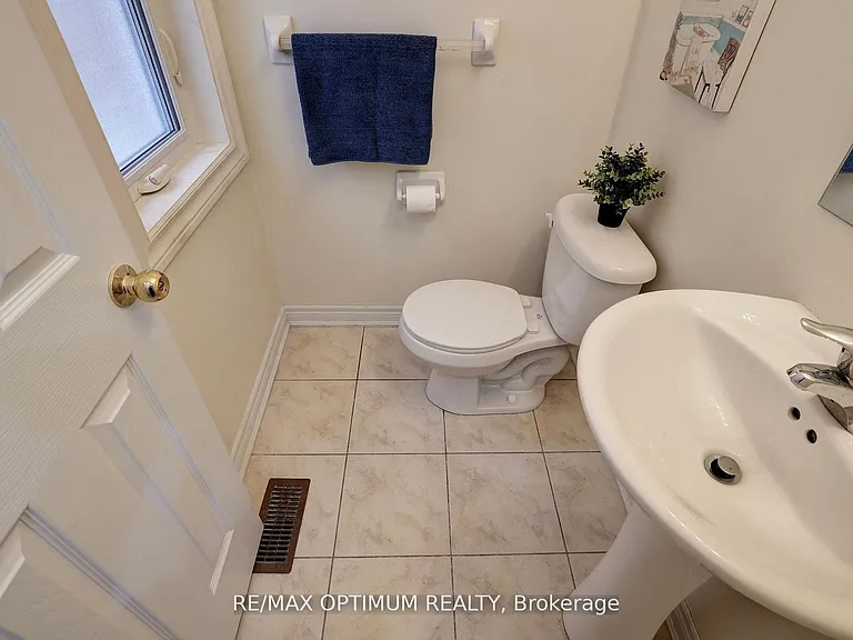 21 Saint Eugene St — Photo 18