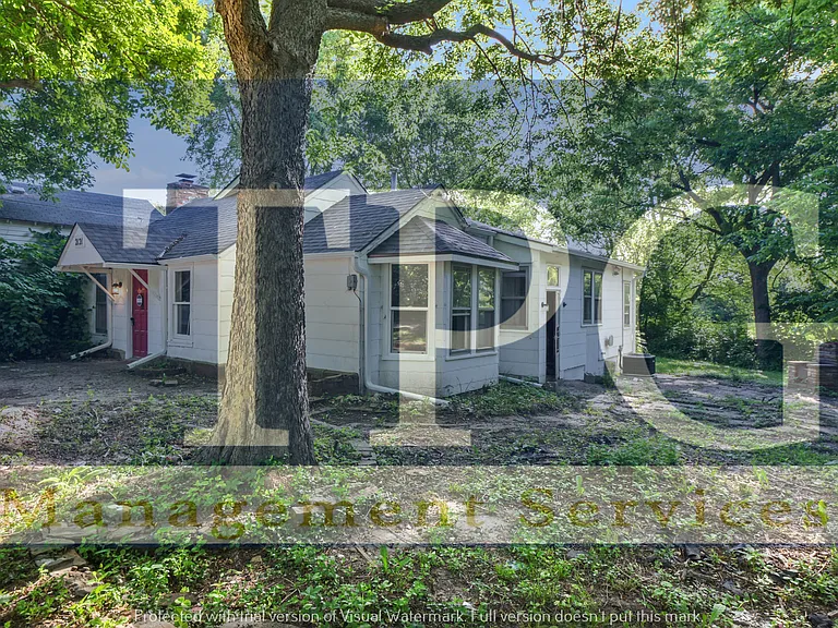 2121 N River Blvd — Photo 17