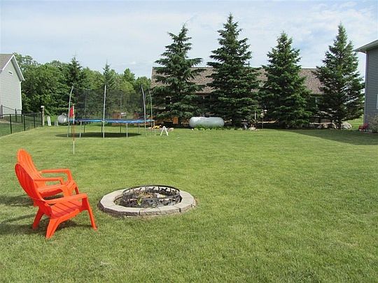 5th image of 1112 Village Ln