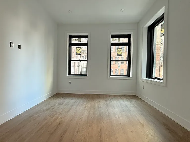 307 W 39th St #5A — Photo 2