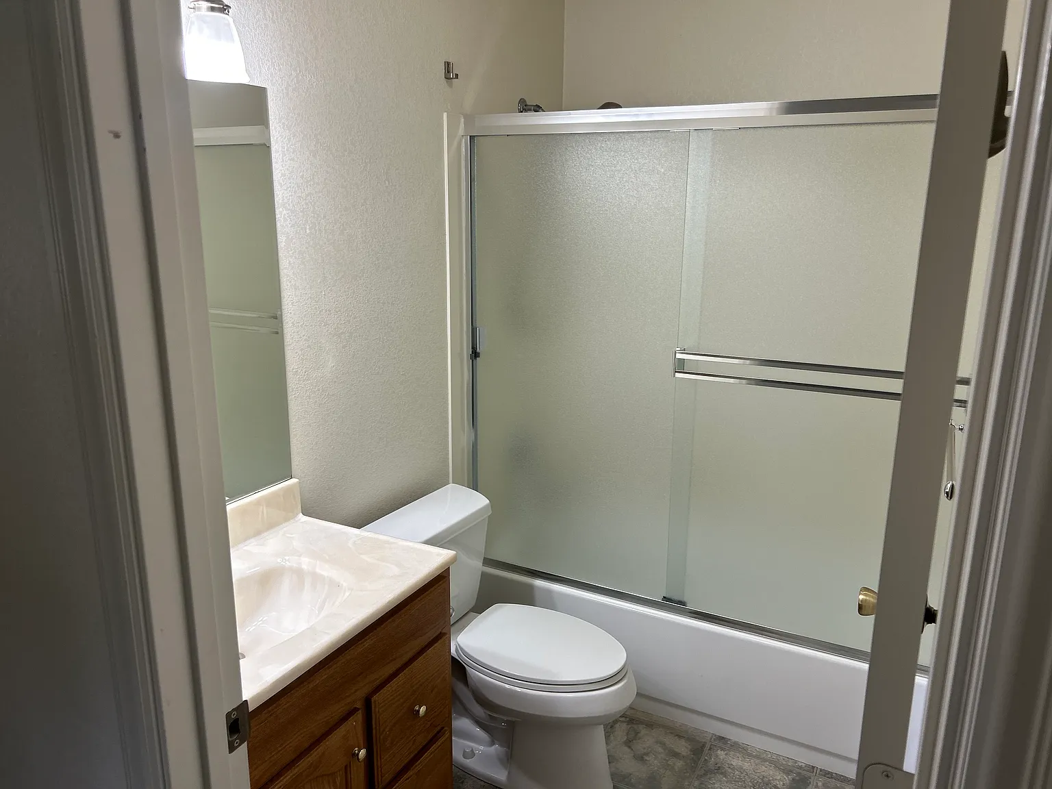 4 bed, 2.5 bath, 1936 sqft, $4,300 — Photo 4