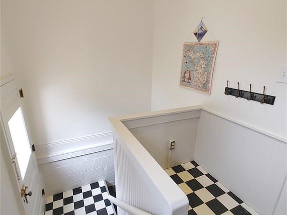 3rd image of 148 S Charles St