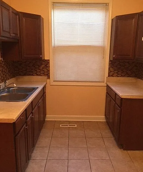 8122 S Rhodes Ave — Photo 12