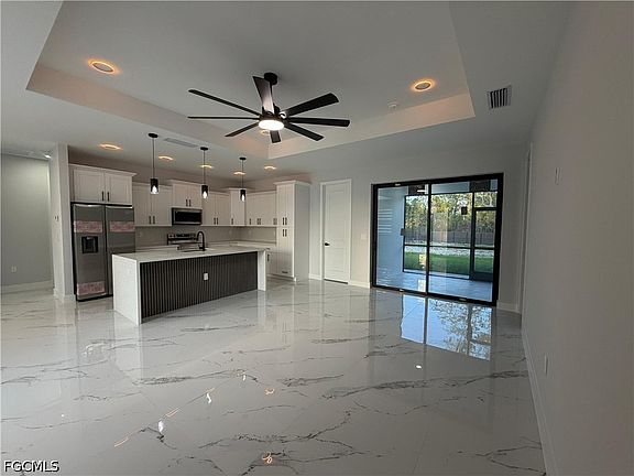 3rd image of 618 Thompson Ave