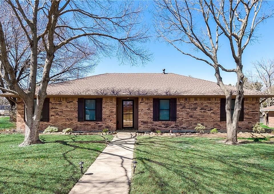 1st image of 1028 Heath Cir