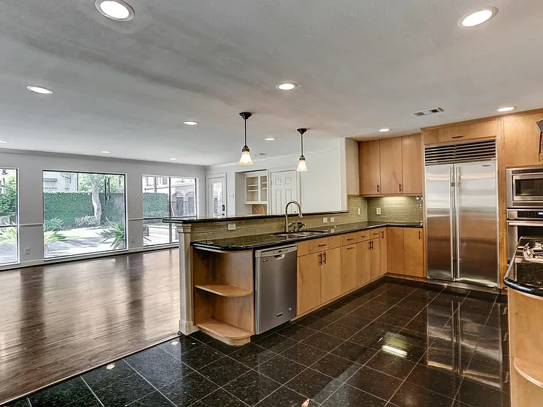 2911 University Blvd — Photo 5