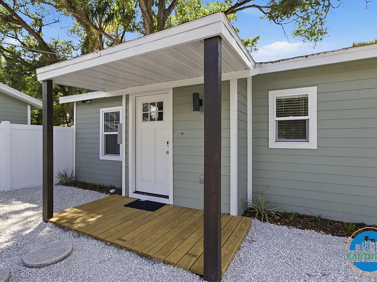 701 W Plaza Pl #B — Photo 3