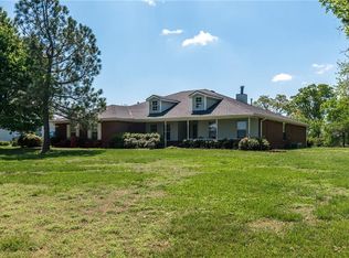 2200 S Pleasant Ridge Rd, Rogers, AR 72756