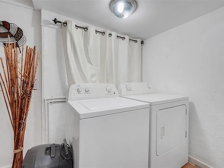 1313 4th St NE — Photo 17