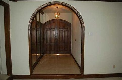 2nd image of 203 Wood Bluff Dr