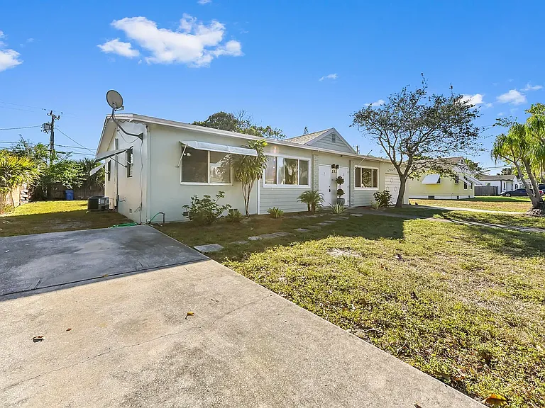 332 W Mango St #1 — Photo 16