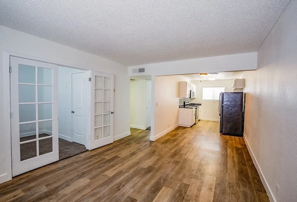 Fifteen 50 Apartments — Photo 2