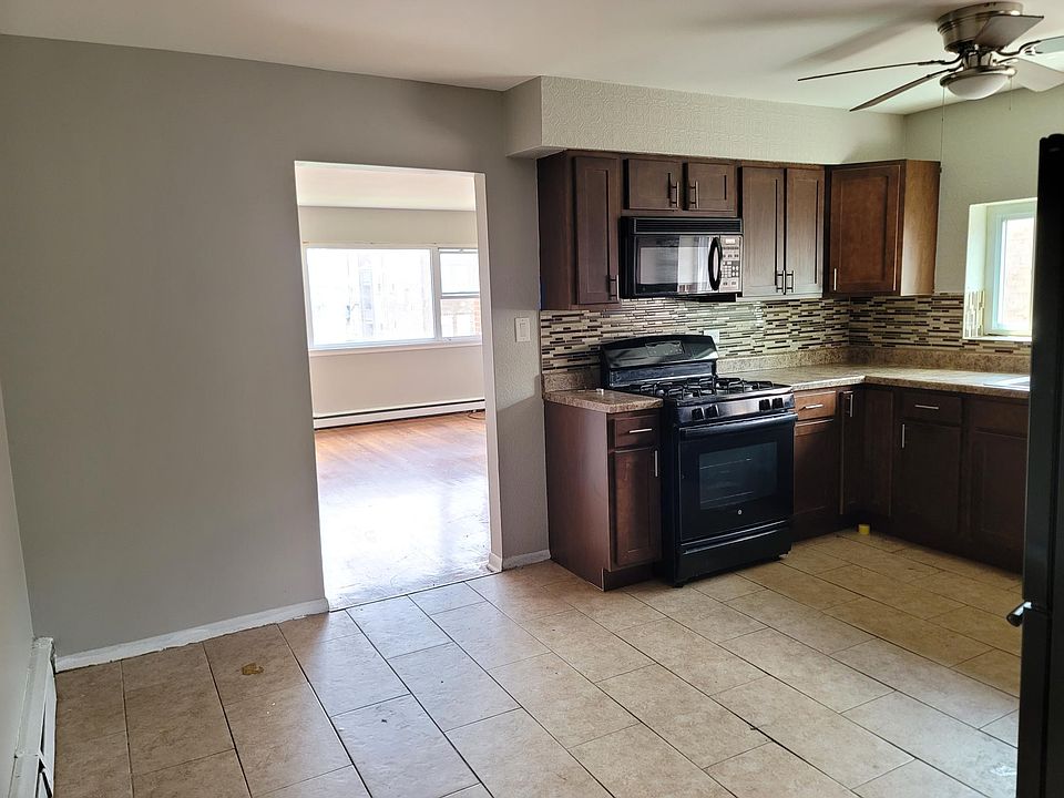 1st image of 834 S 19th Ave #3A