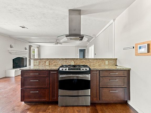 4th image of 4015 Myerwood Ln