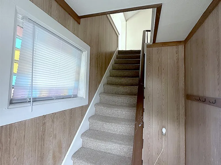 902 N Vernon St — Photo 4