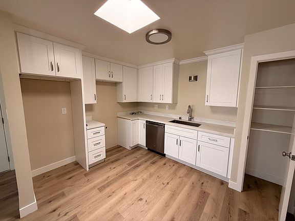 4th image of 1198 Laurel St APT C