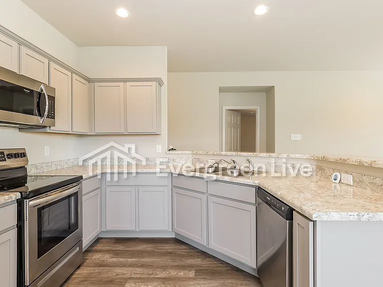 120 Ellis Dr — Photo 4