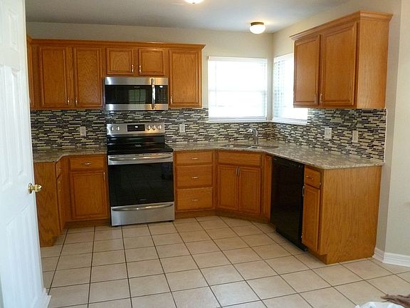 5th image of 902 SW Cheyenne Dr