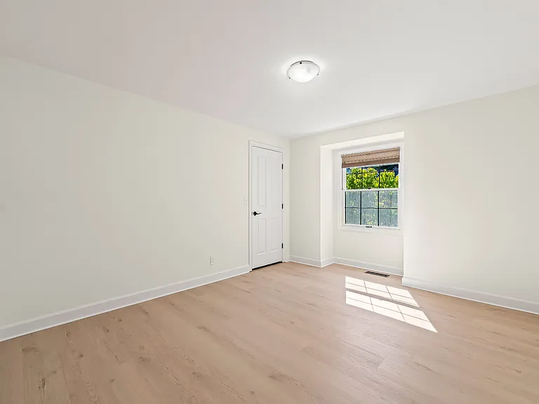 Upstairs Bedroom 4
