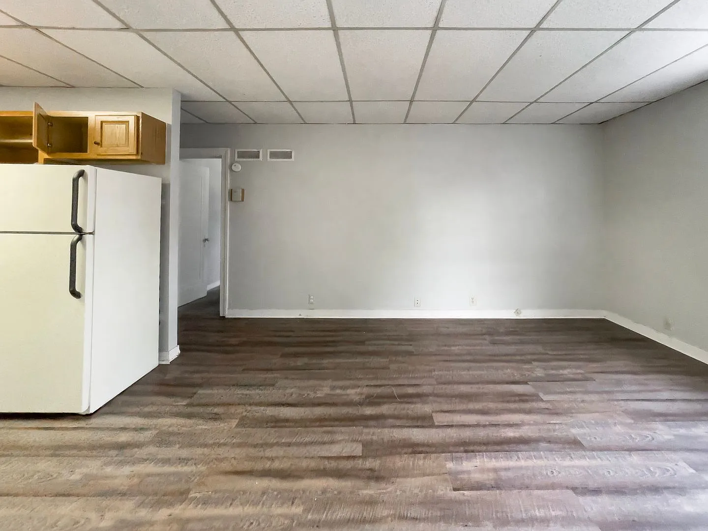 Preleasing For August! Close To Campus — Photo 3