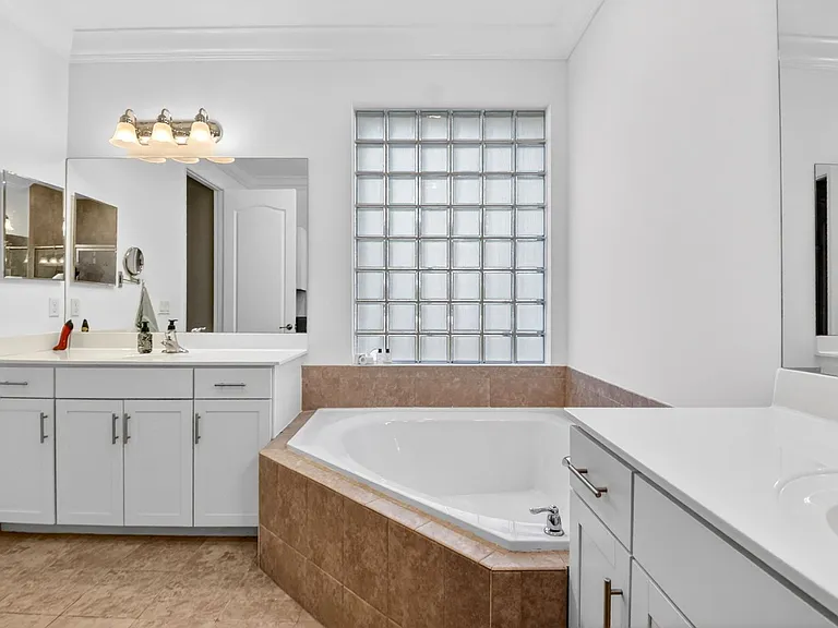 9062 Gulf Cove Dr — Photo 32