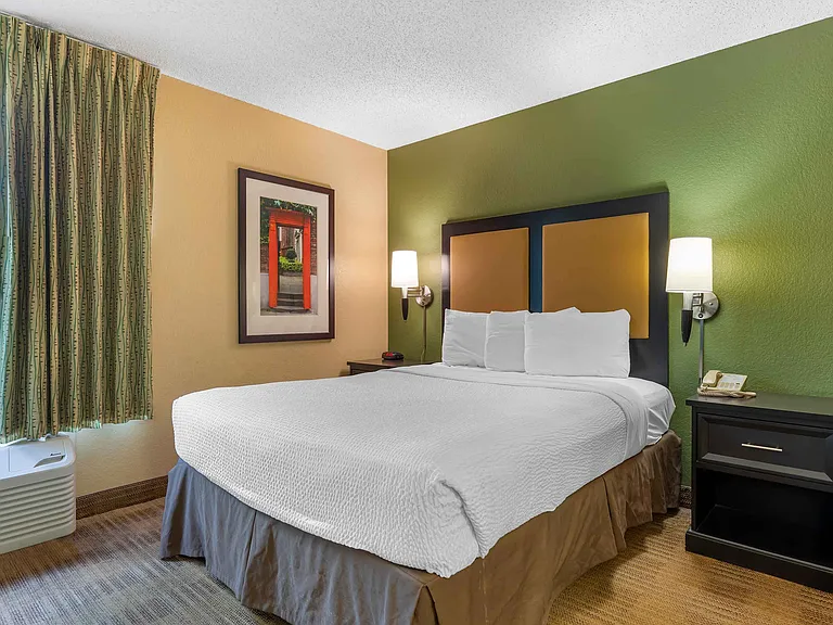 Studio Suite - 1 Queen Bed