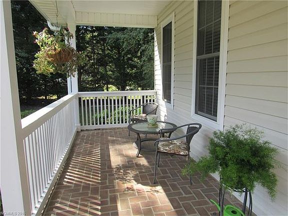 3rd image of 100 Blue Heron Dr