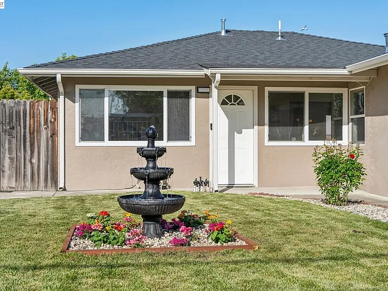 417 Maitland Dr — Photo 1