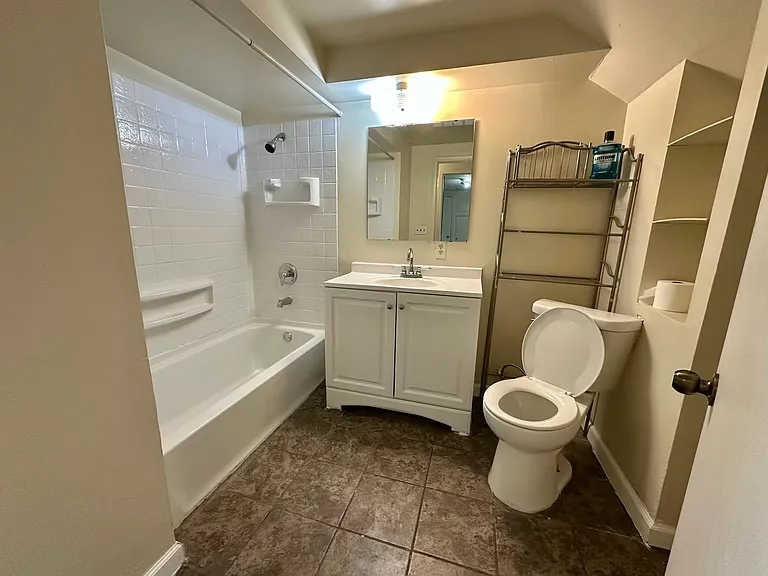 1027 Saint Clair Ave #A — Photo 6