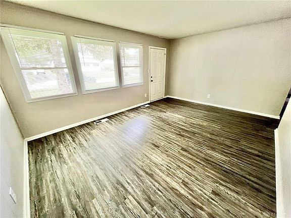 4th image of 4129 Fleetwood Dr