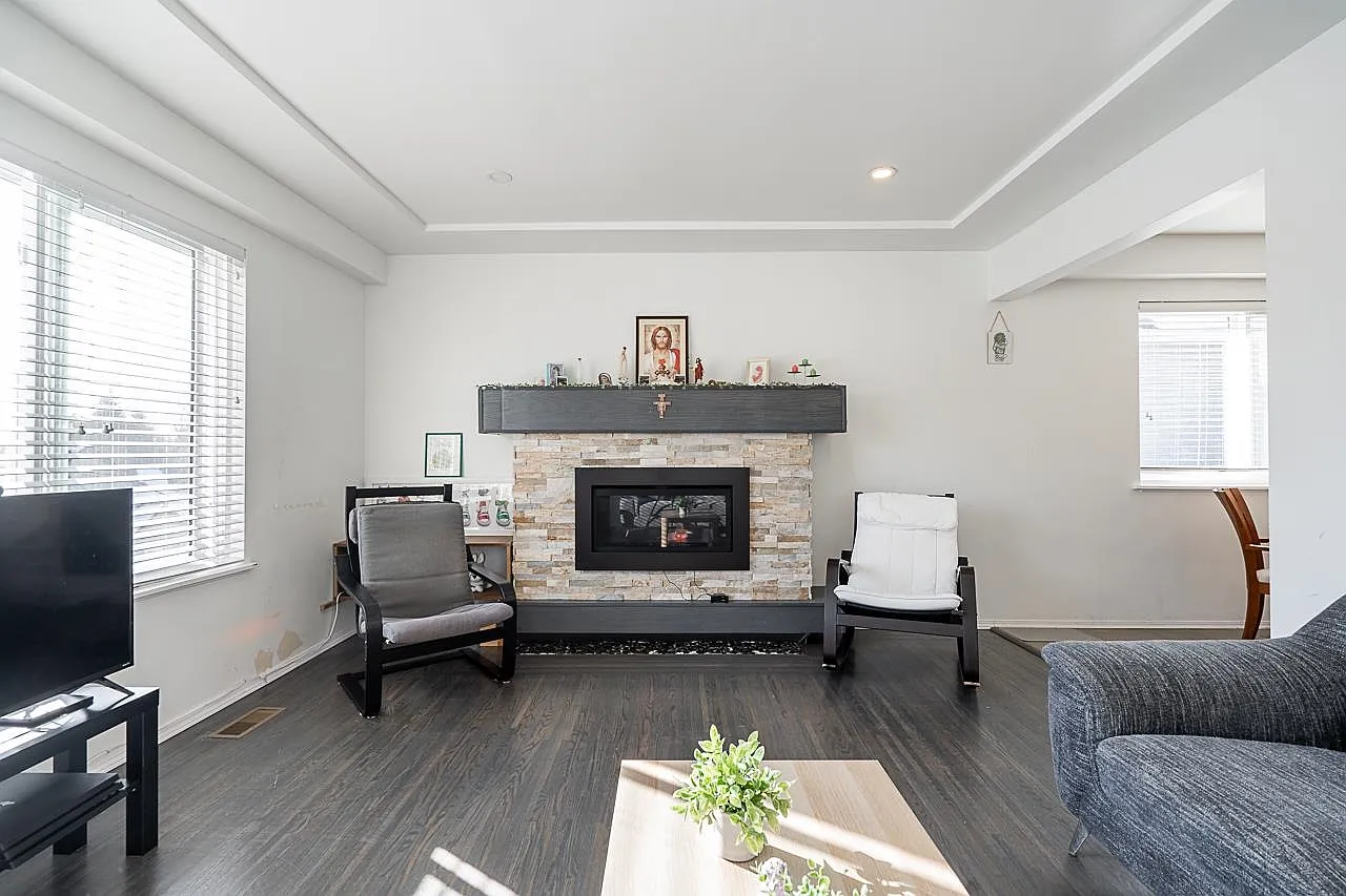 2057 Lorraine Ave photo 1