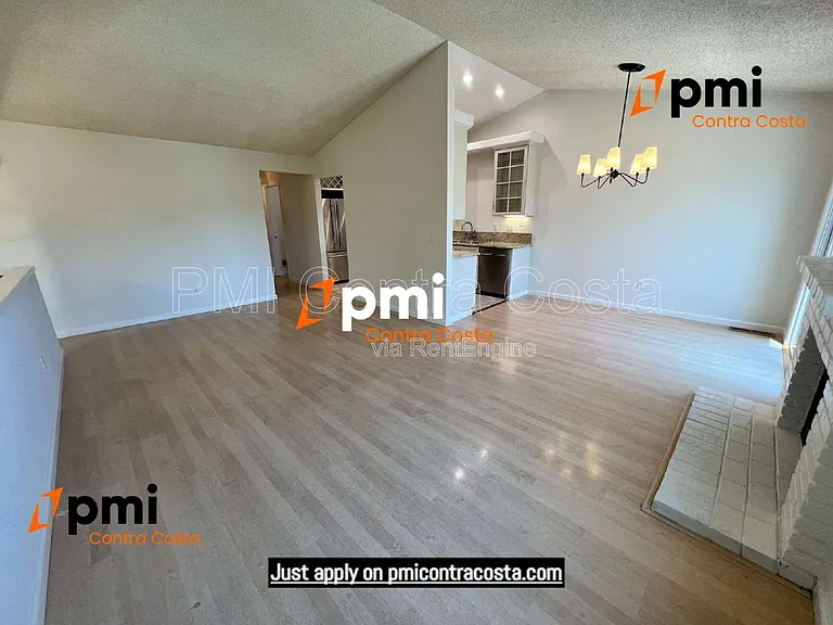 409 Camelback Rd — Photo 4
