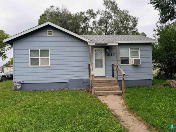 1030 Main St, Centerville, SD 57014