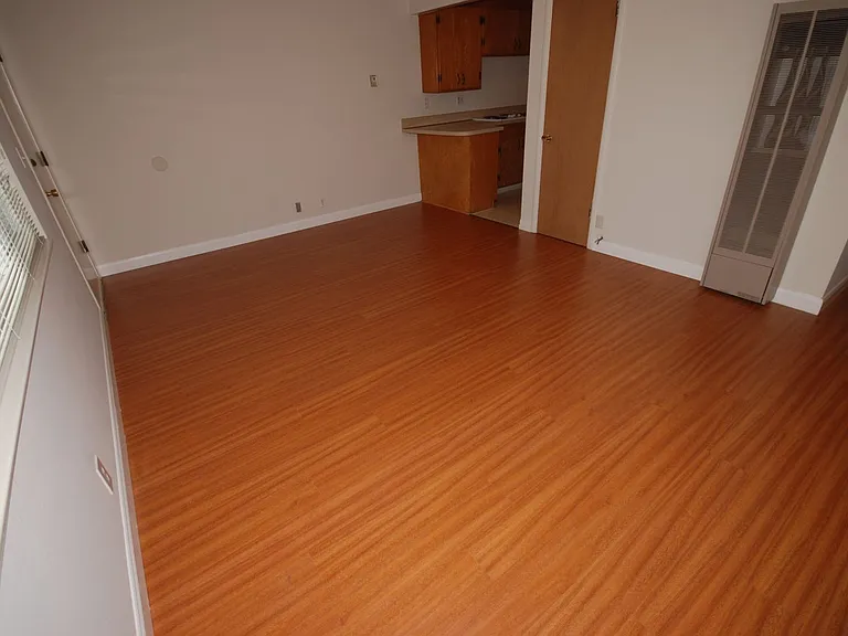 1209 Bellevue Av. — Photo 3