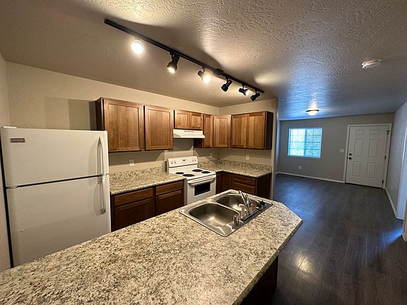 3rd image of 34 W Evergreen Dr #C