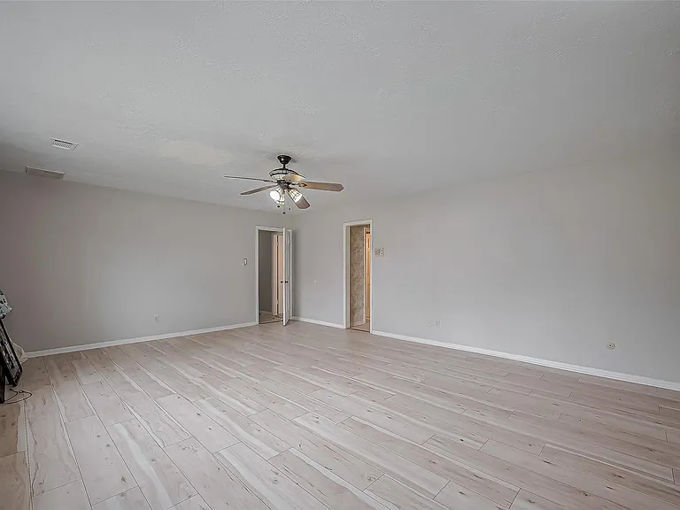 811 Loire Ln — Photo 36