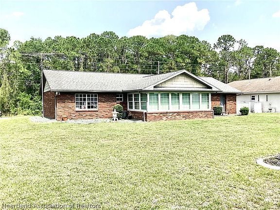 4th image of 1040 Peachtree Dr
