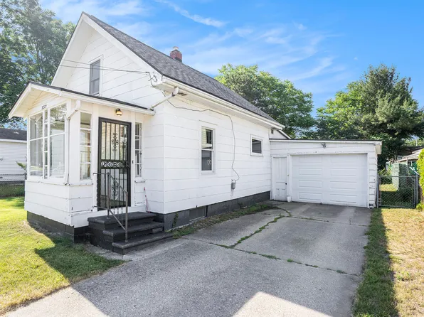 2223 Hughes Ave, Norton Shores, MI 49441