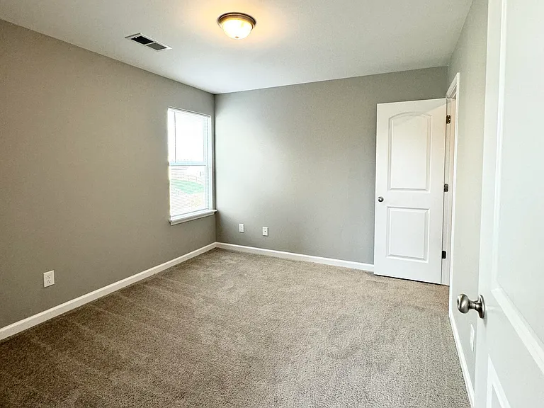 8077 Driftwood Loop — Photo 32
