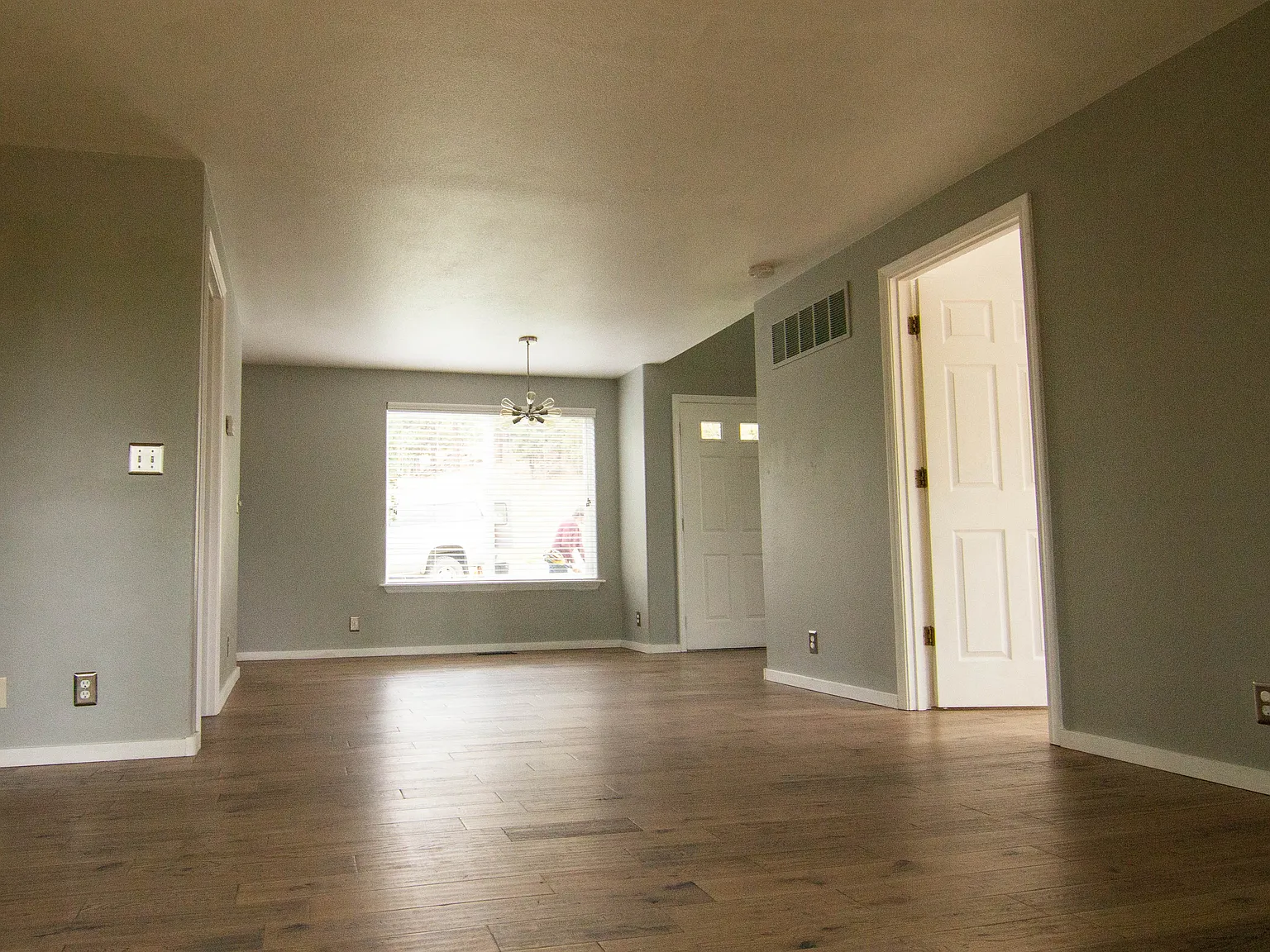 3 bed, 2.5 bath, 1395 sqft, $2,500 — Photo 4