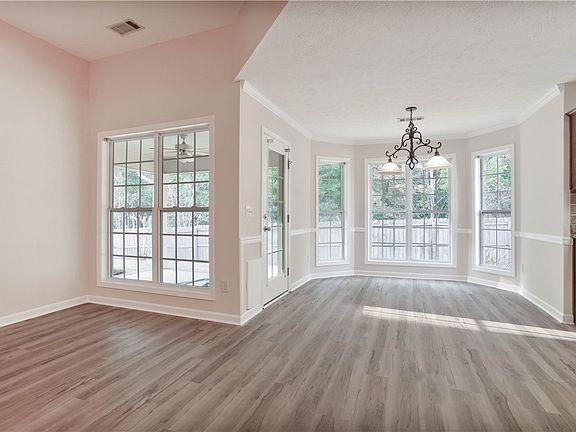 3rd image of 210 Oak Park Dr