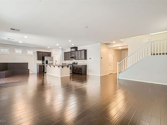 5th image of 10724 Elfstrom Ave