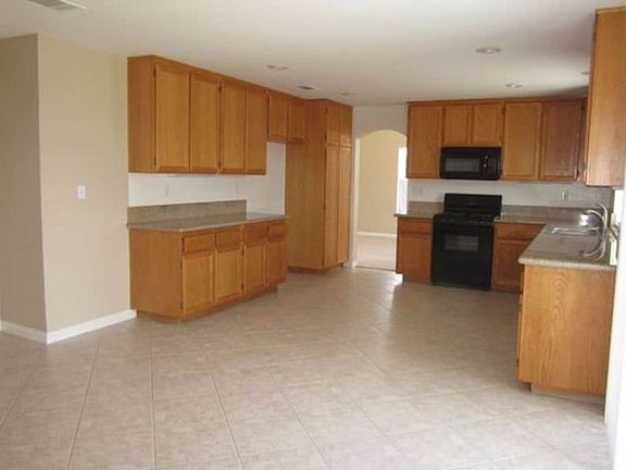5th image of 690 Myrtle Ave