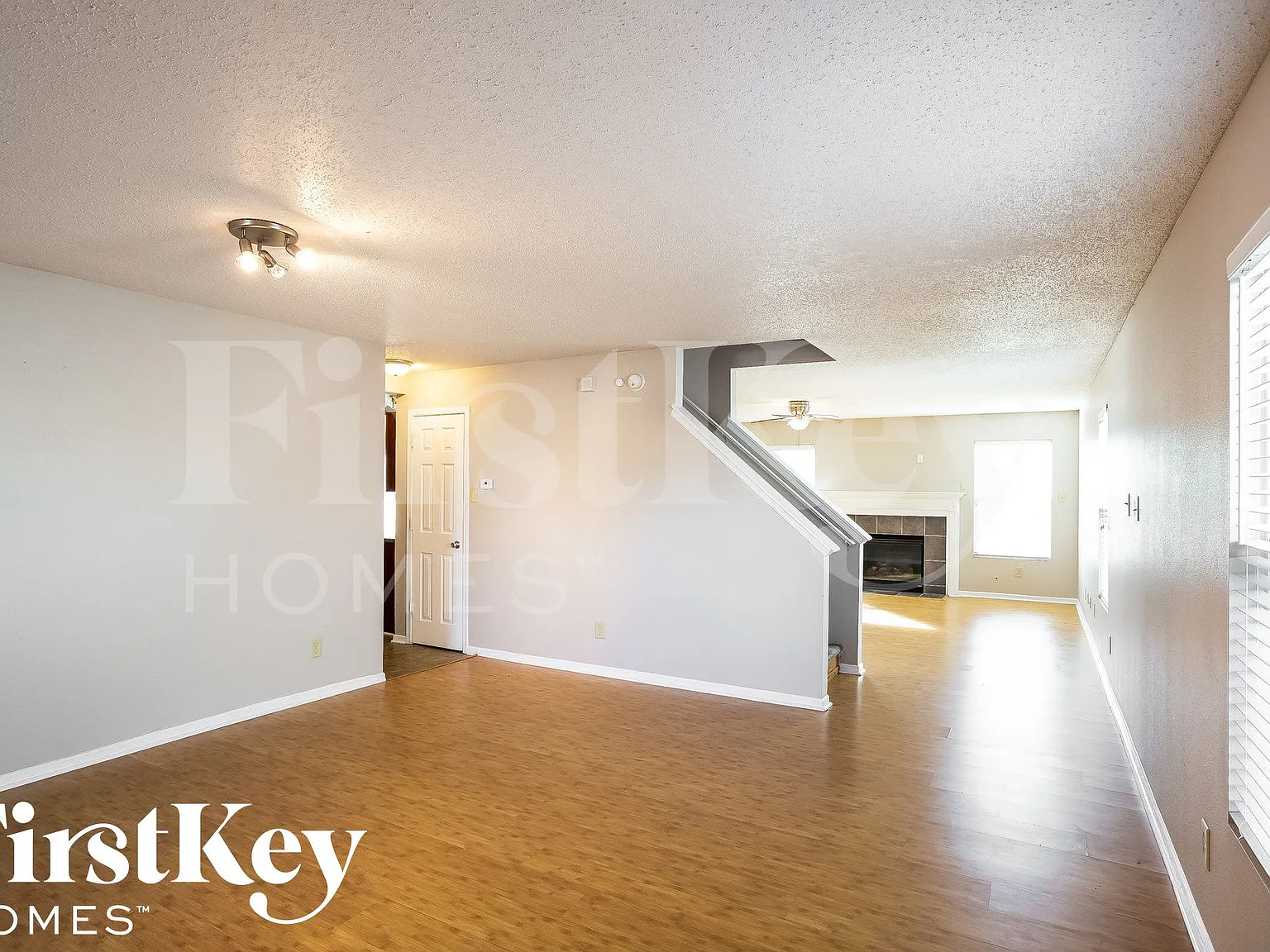 3 bed, 2.5 bath, 2632 sqft, $2,315 — Photo 2