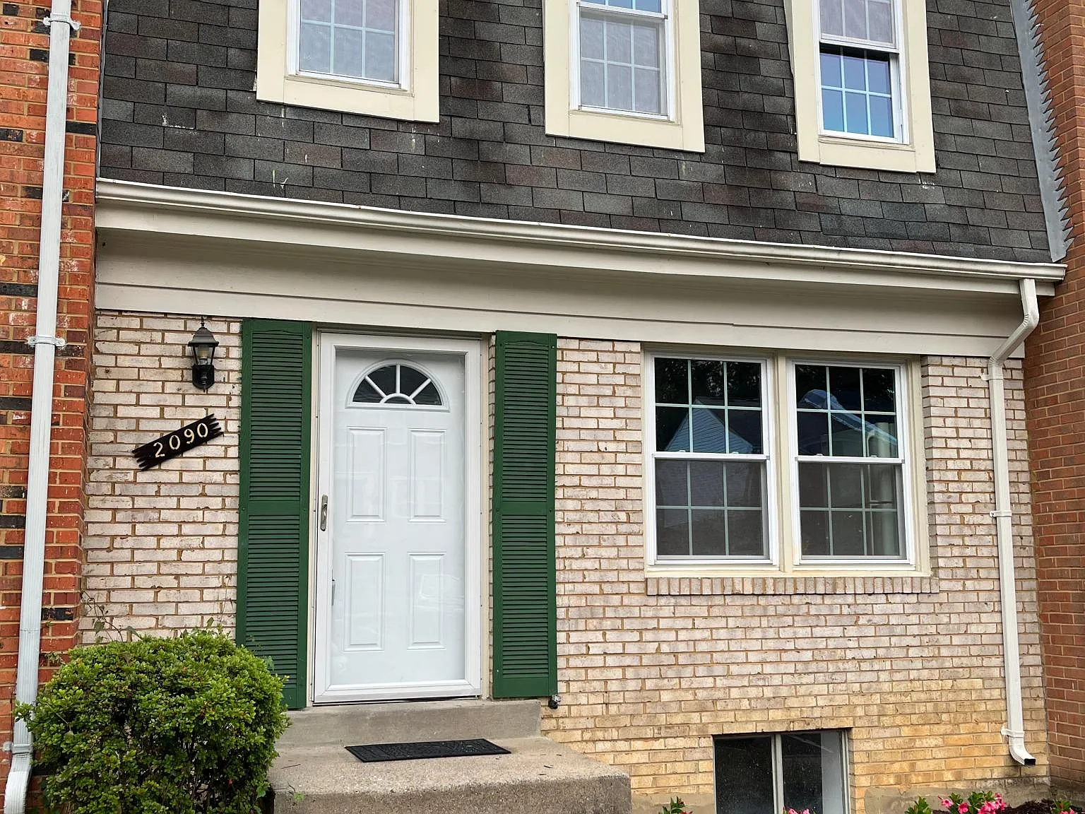 2090 Pilgrim Dr — Photo 1